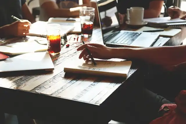 Adaptable Workforce: AI + Human Coaching for Business Agility