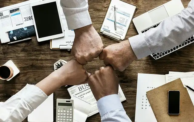 AI vs. Human Mentoring: Impact on Workplace Productivity and Employee Development